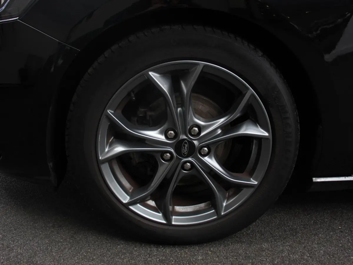 1.0 EcoBoost Hybrid ST Line Business Navigatie Cruise Control Privacy Glass Parkeer sensoren