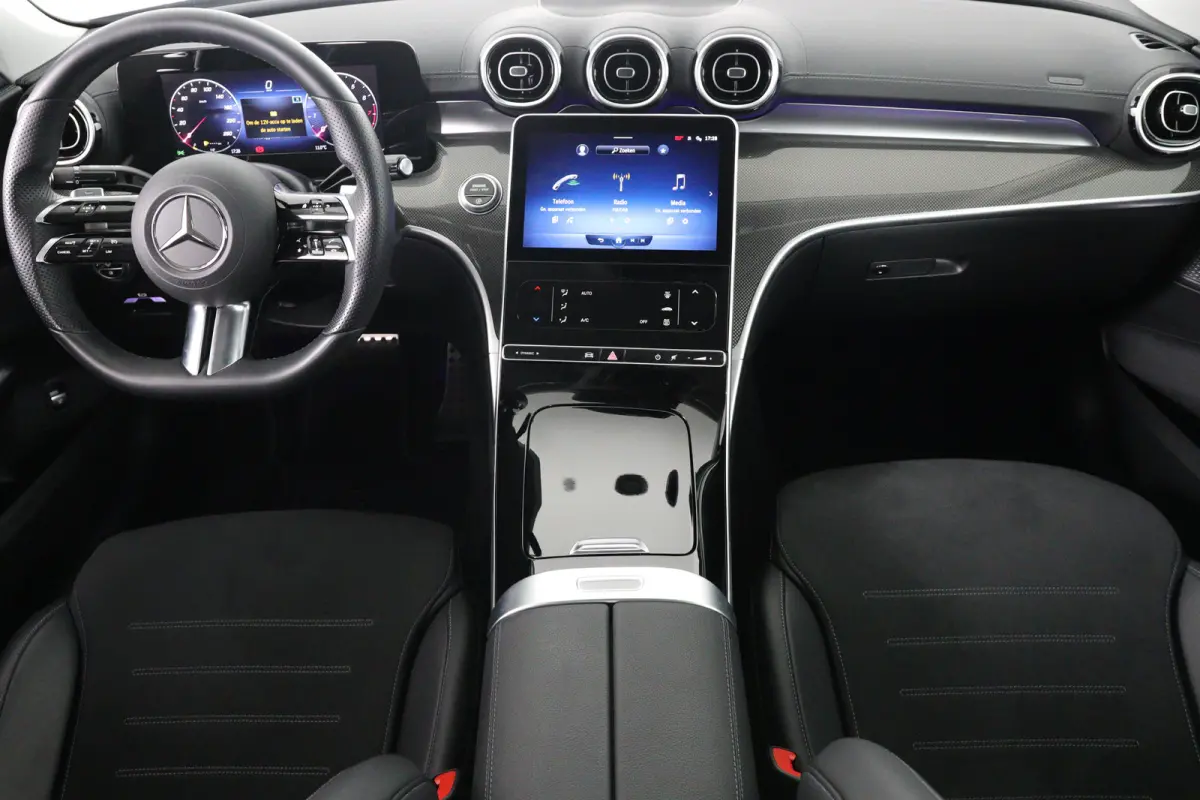 180 AMG | LED | Leder/Alcantara | Sfeerverlichting | Stoelverwarming | Burmester | Clima | Apple Carplay/ Android Auto | Cruise Adaptive | DAB | Keyless | Lichtmetalen velgen