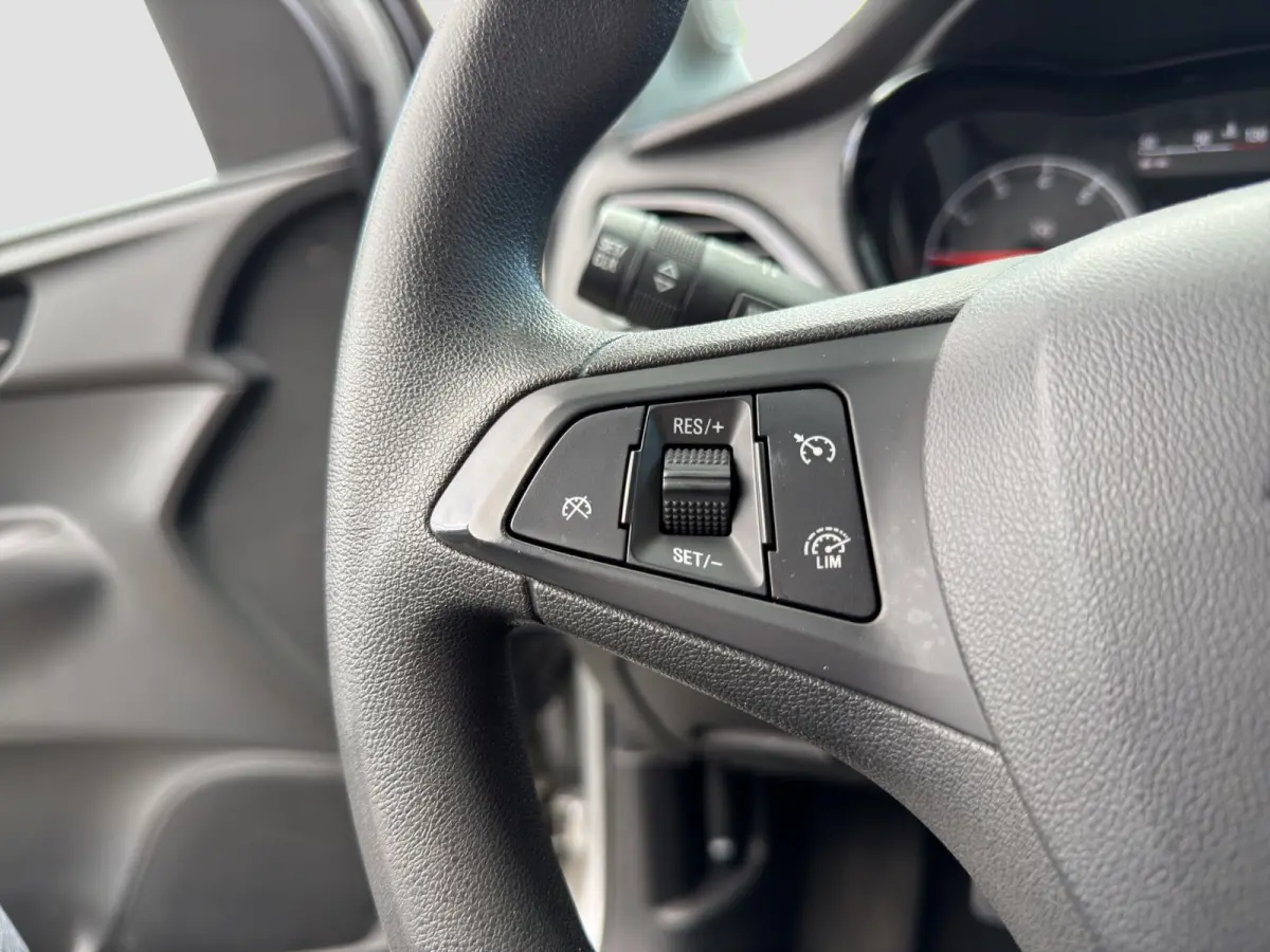 1.0 Online Edition Parkeersensoren | Carplay/android auto | Airco | Cruise control | DAB | Extra getint glas