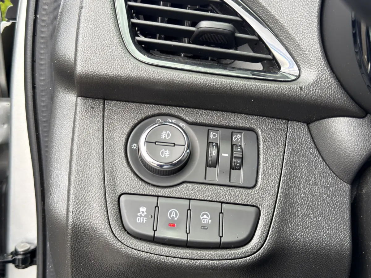 1.0 Online Edition Parkeersensoren | Carplay/android auto | Airco | Cruise control | DAB | Extra getint glas