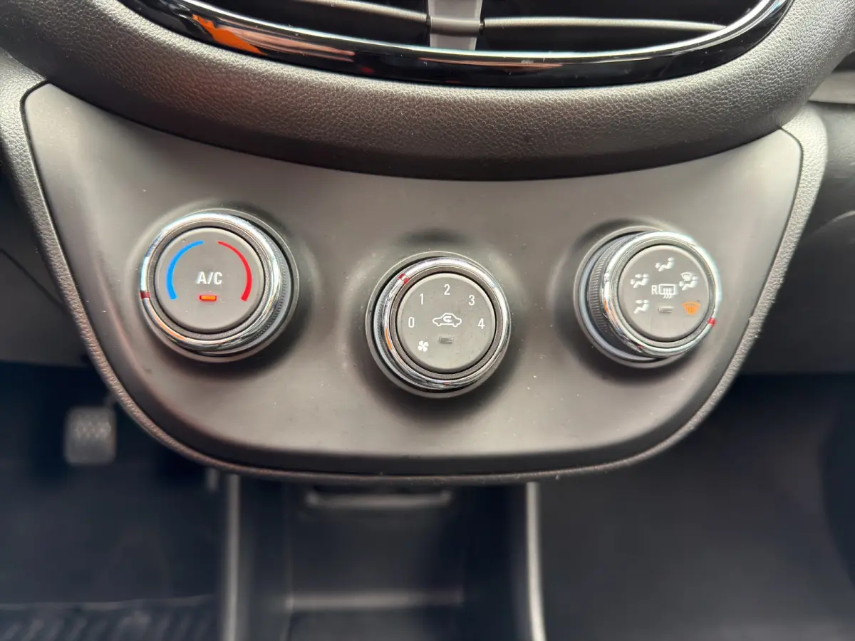 1.0 Online Edition Parkeersensoren | Carplay/android auto | Airco | Cruise control | DAB | Extra getint glas