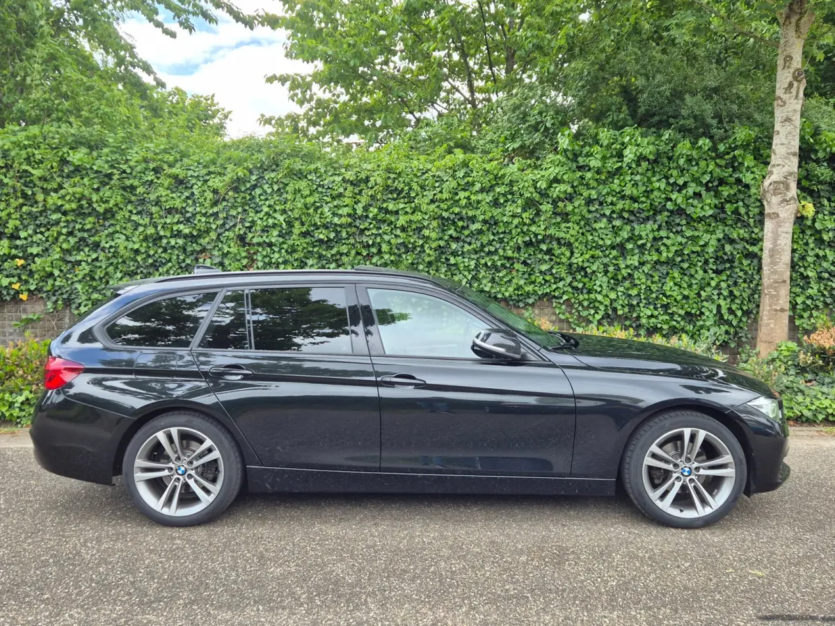 F31 Elk. Trekhaak Panorama Apple CarPlay Navi GR NAP Rijklaar ZGAN Runflat 18inch