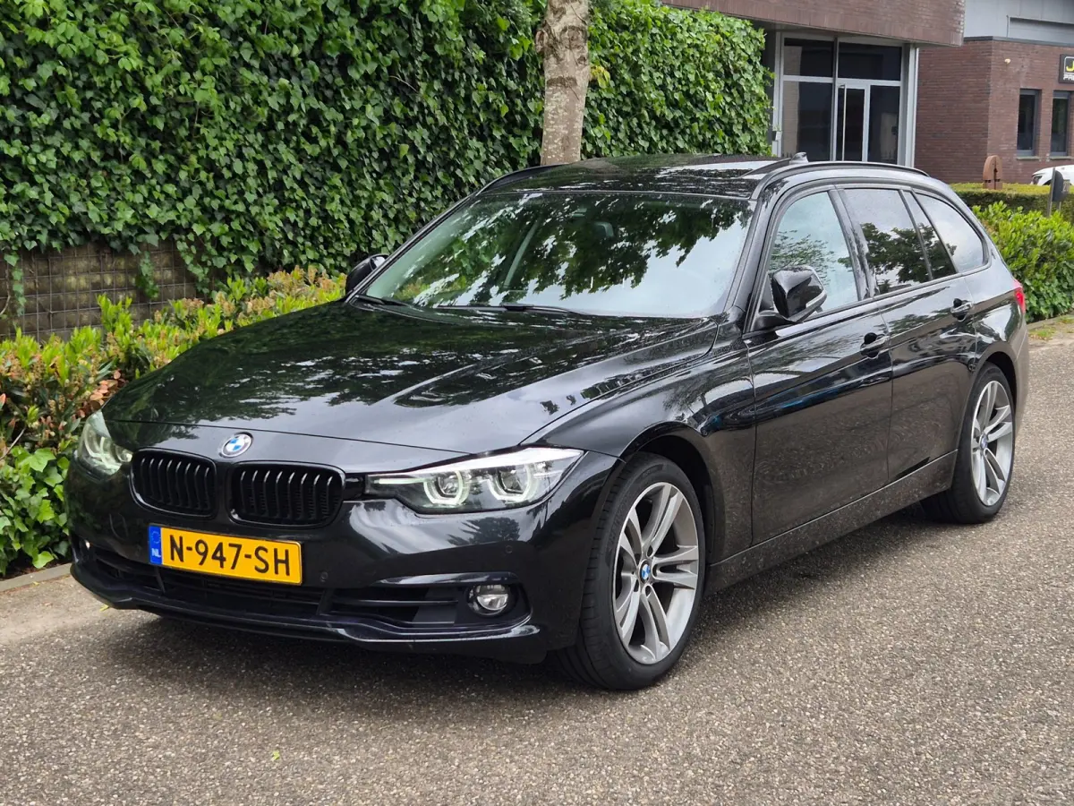 F31 Elk. Trekhaak Panorama Apple CarPlay Navi GR NAP Rijklaar ZGAN Runflat 18inch