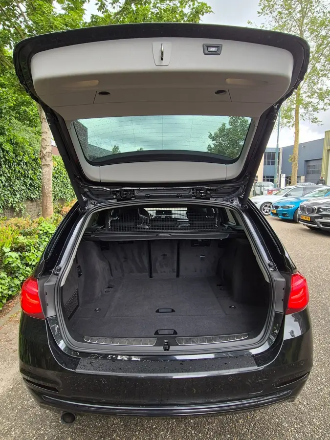 F31 Elk. Trekhaak Panorama Apple CarPlay Navi GR NAP Rijklaar ZGAN Runflat 18inch