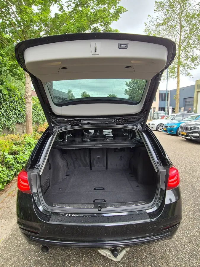 F31 Elk. Trekhaak Panorama Apple CarPlay Navi GR NAP Rijklaar ZGAN Runflat 18inch