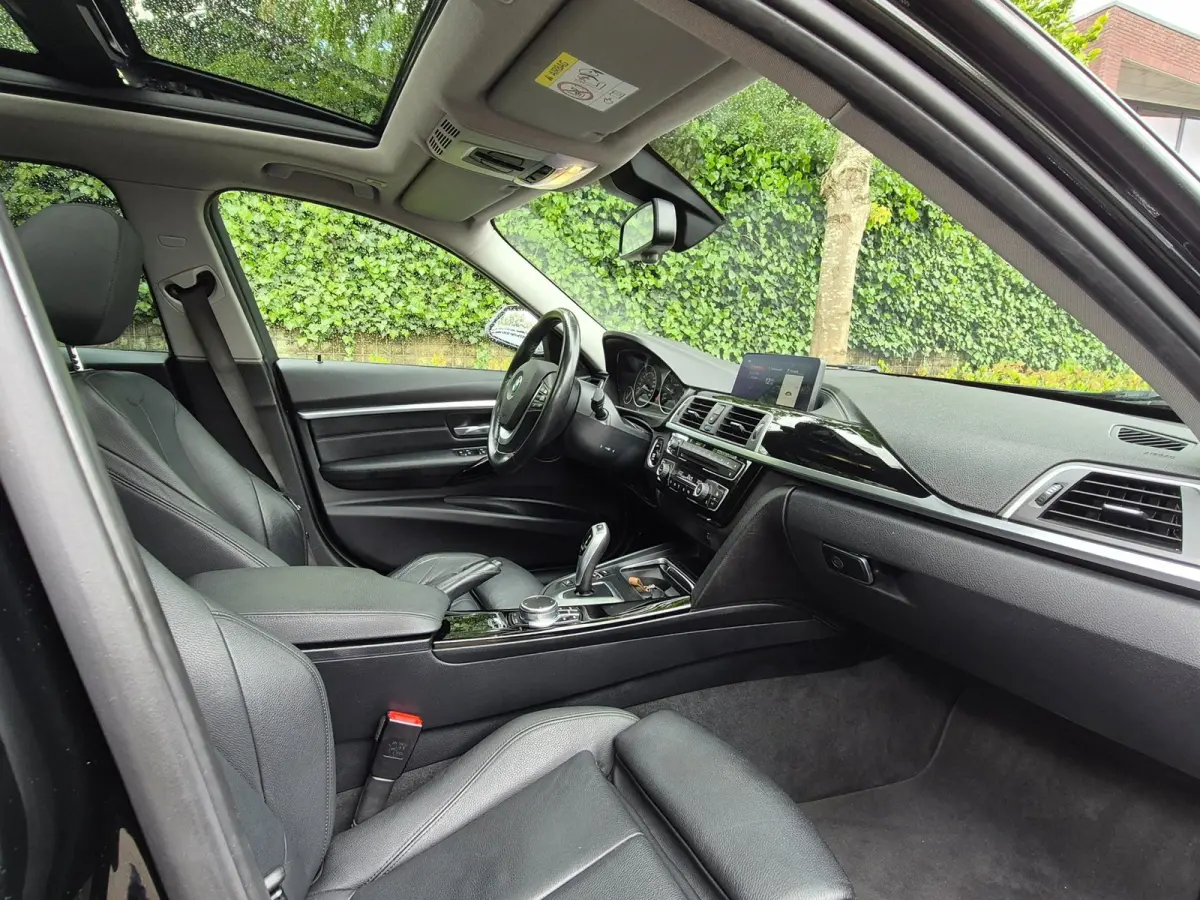F31 Elk. Trekhaak Panorama Apple CarPlay Navi GR NAP Rijklaar ZGAN Runflat 18inch