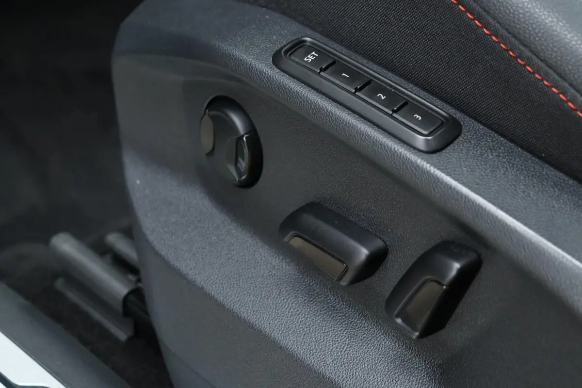 1.4 TSI e-Hybrid FR / 245PK / Vol Opties! / Virtual Cockpit / 360 Camera / Pano / LED / 20"!