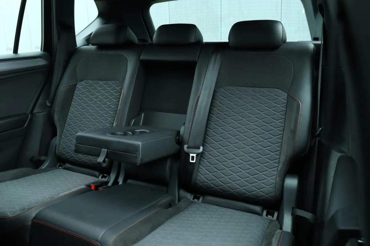 1.4 TSI e-Hybrid FR / 245PK / Vol Opties! / Virtual Cockpit / 360 Camera / Pano / LED / 20"!