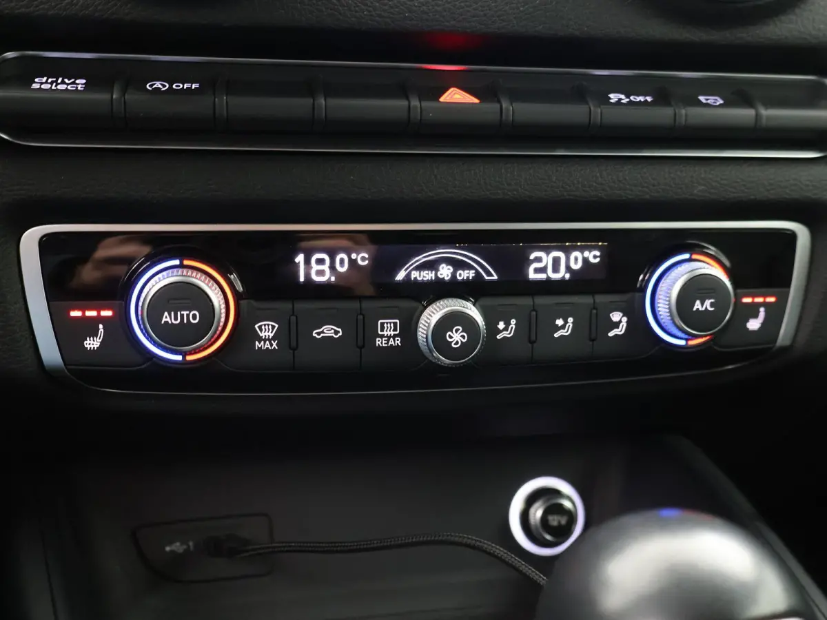 40 TFSI 190 PK S-TONIC AUT. DESIGN PRO LINE *COSMOSBLAUW METALLIC* + CARPLAY | STOEL/STUURVERW. | 18 INCH