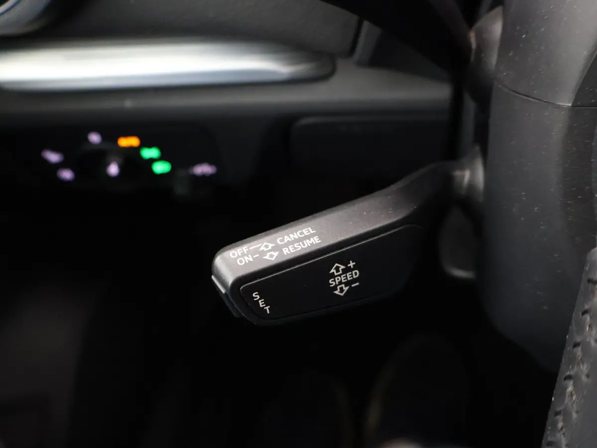 40 TFSI 190 PK S-TONIC AUT. DESIGN PRO LINE *COSMOSBLAUW METALLIC* + CARPLAY | STOEL/STUURVERW. | 18 INCH
