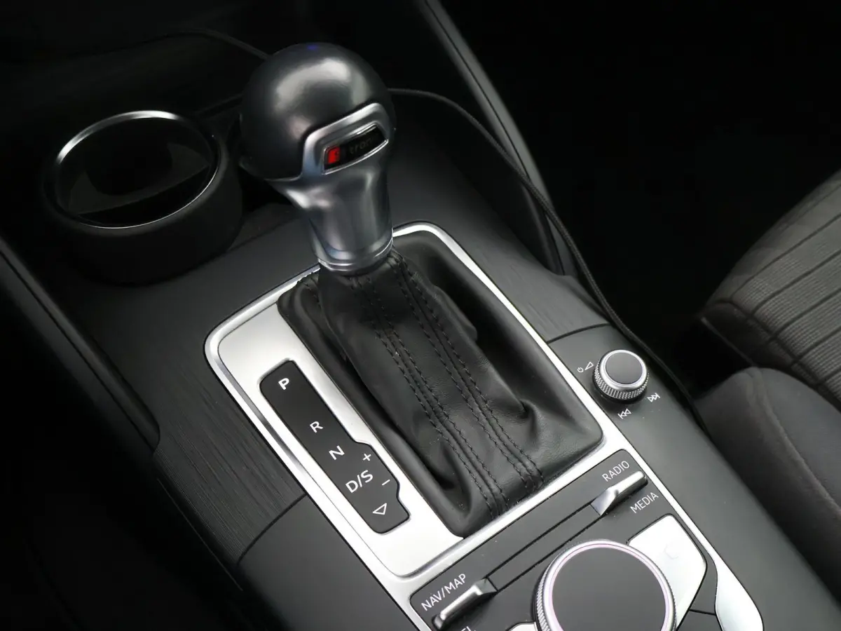 40 TFSI 190 PK S-TONIC AUT. DESIGN PRO LINE *COSMOSBLAUW METALLIC* + CARPLAY | STOEL/STUURVERW. | 18 INCH