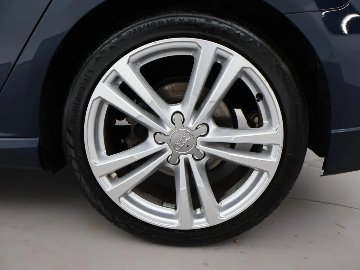40 TFSI 190 PK S-TONIC AUT. DESIGN PRO LINE *COSMOSBLAUW METALLIC* + CARPLAY | STOEL/STUURVERW. | 18 INCH