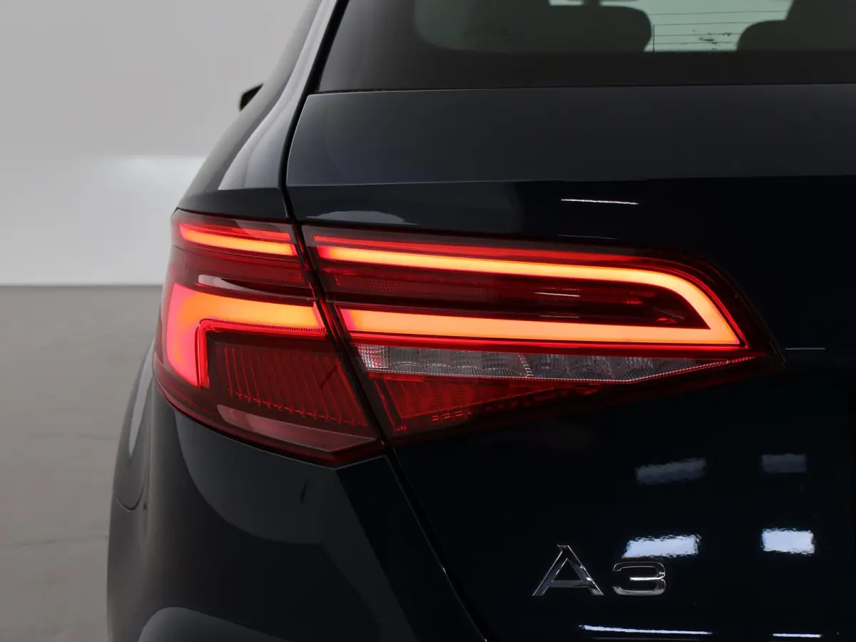 40 TFSI 190 PK S-TONIC AUT. DESIGN PRO LINE *COSMOSBLAUW METALLIC* + CARPLAY | STOEL/STUURVERW. | 18 INCH