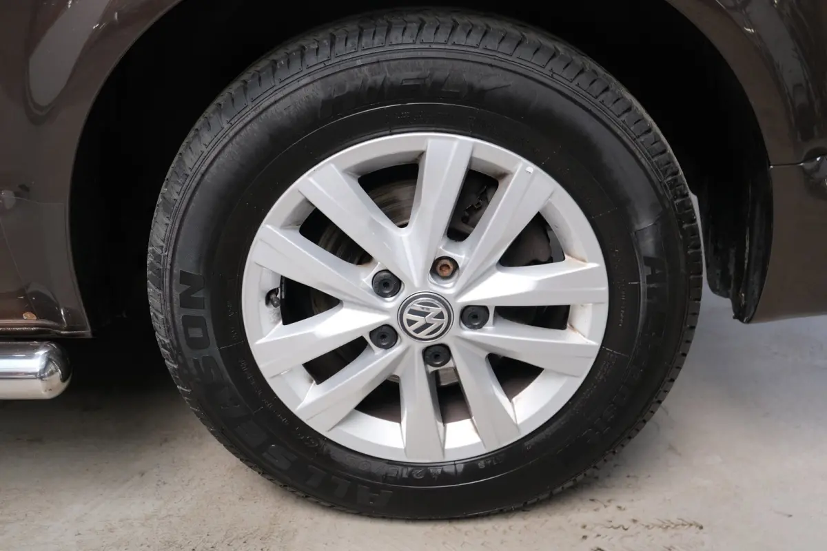 2.0 TDI L2H1 DC Highline > Marge < > Rolstoel Bus <