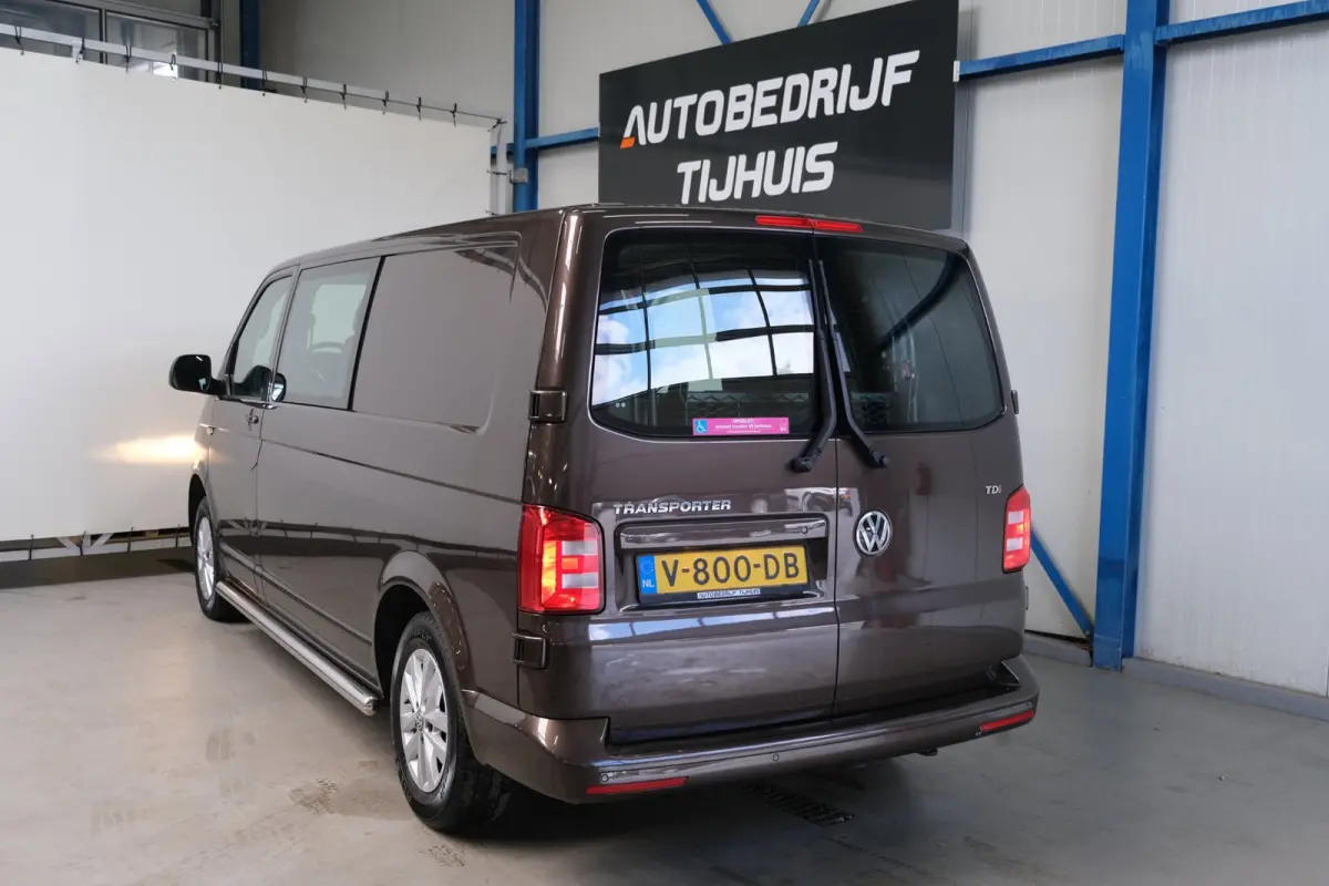 2.0 TDI L2H1 DC Highline > Marge < > Rolstoel Bus <