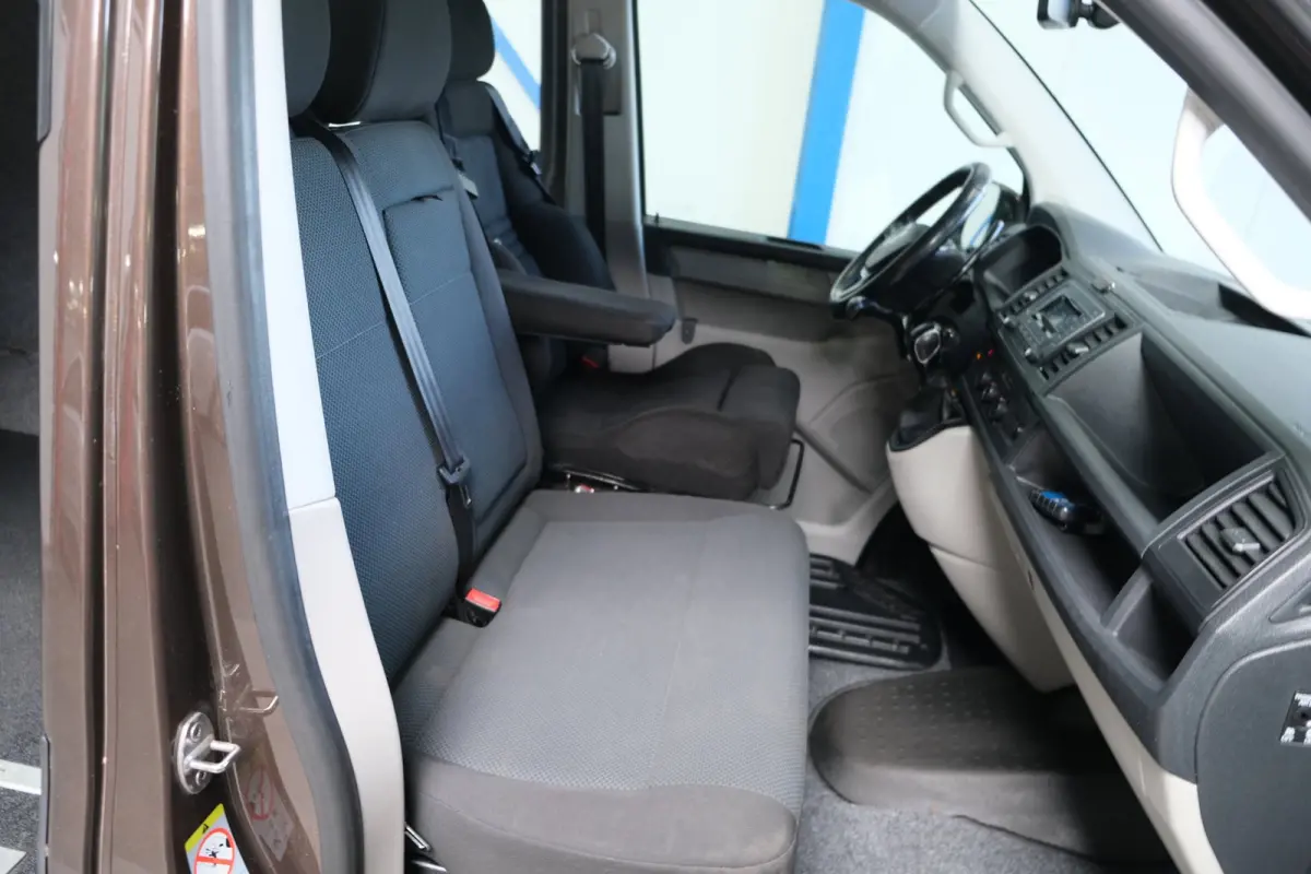2.0 TDI L2H1 DC Highline > Marge < > Rolstoel Bus <