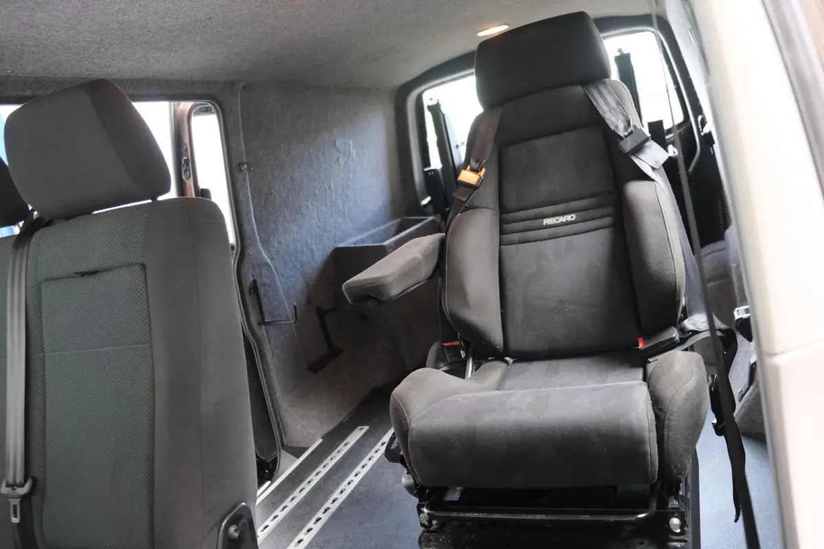 2.0 TDI L2H1 DC Highline > Marge < > Rolstoel Bus <
