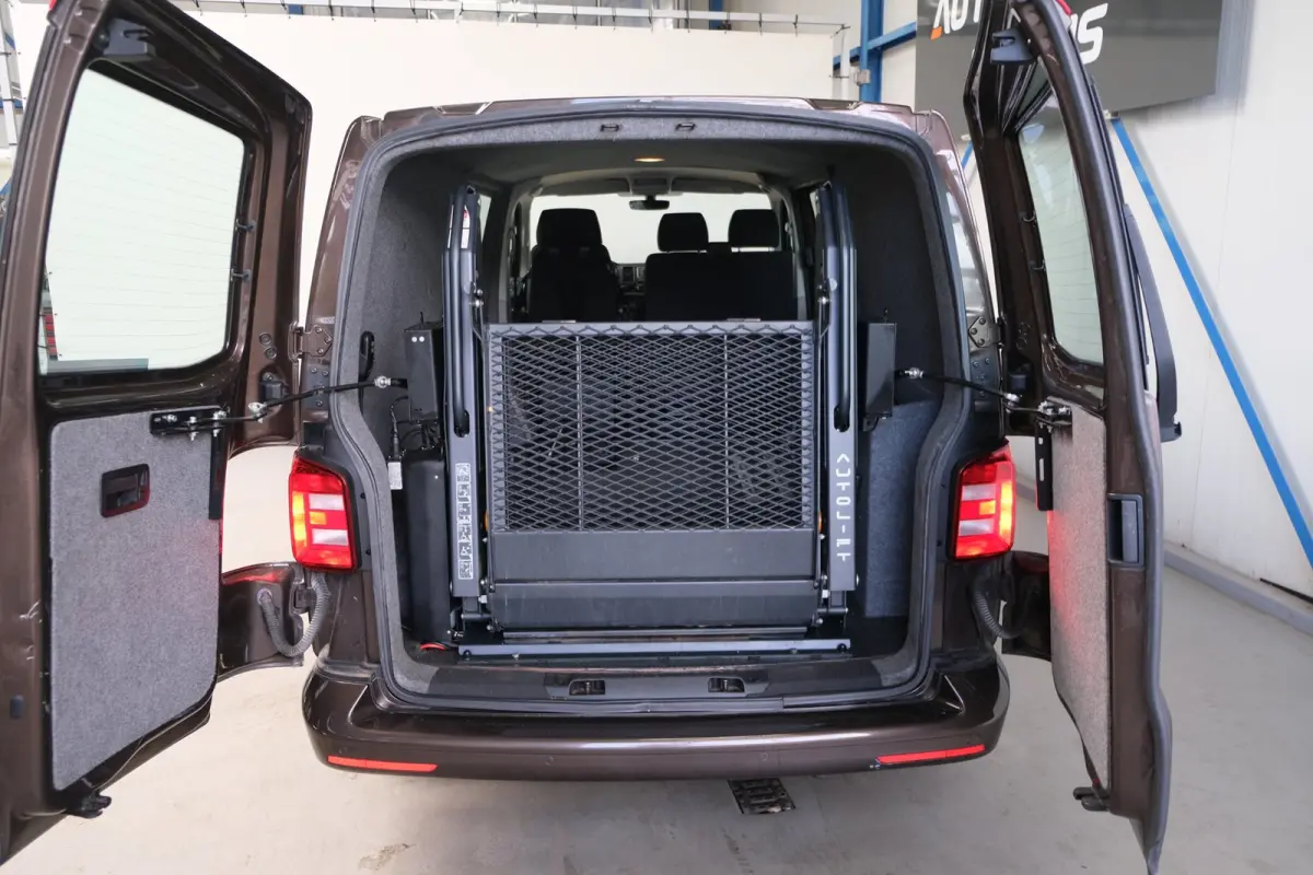 2.0 TDI L2H1 DC Highline > Marge < > Rolstoel Bus <