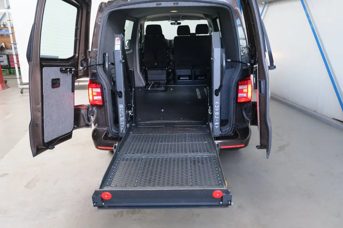 2.0 TDI L2H1 DC Highline > Marge < > Rolstoel Bus <
