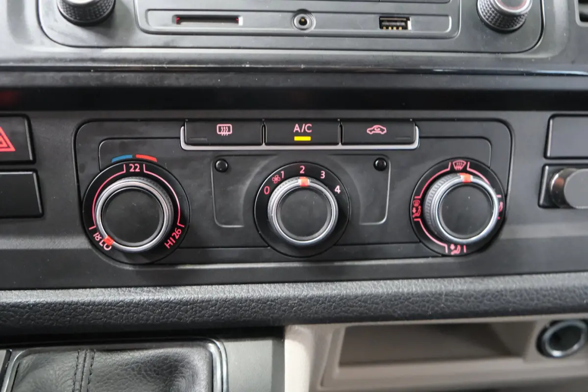 2.0 TDI L2H1 DC Highline > Marge < > Rolstoel Bus <
