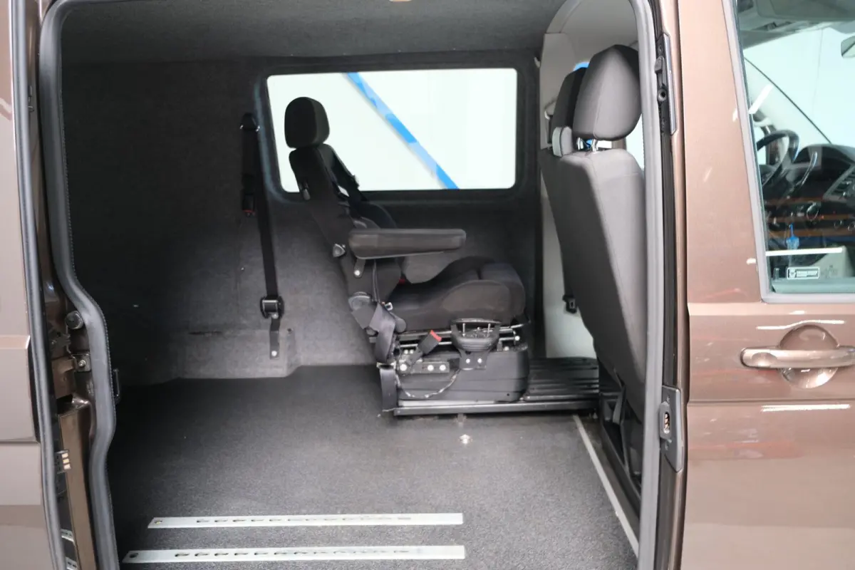 2.0 TDI L2H1 DC Highline > Marge < > Rolstoel Bus <