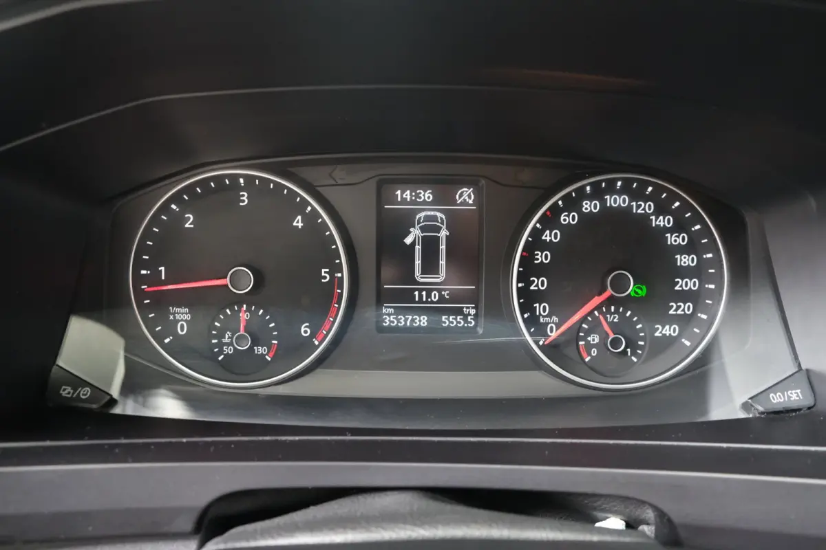 2.0 TDI L2H1 DC Highline > Marge < > Rolstoel Bus <