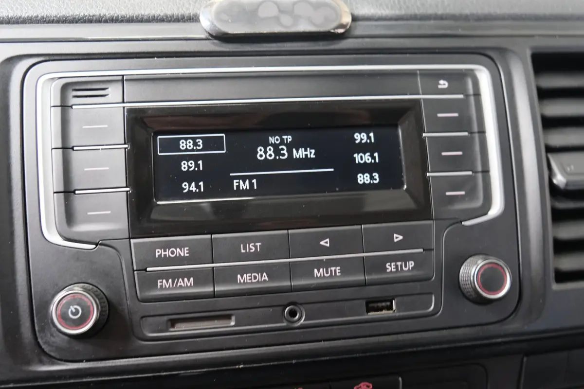 2.0 TDI L2H1 DC Highline > Marge < > Rolstoel Bus <