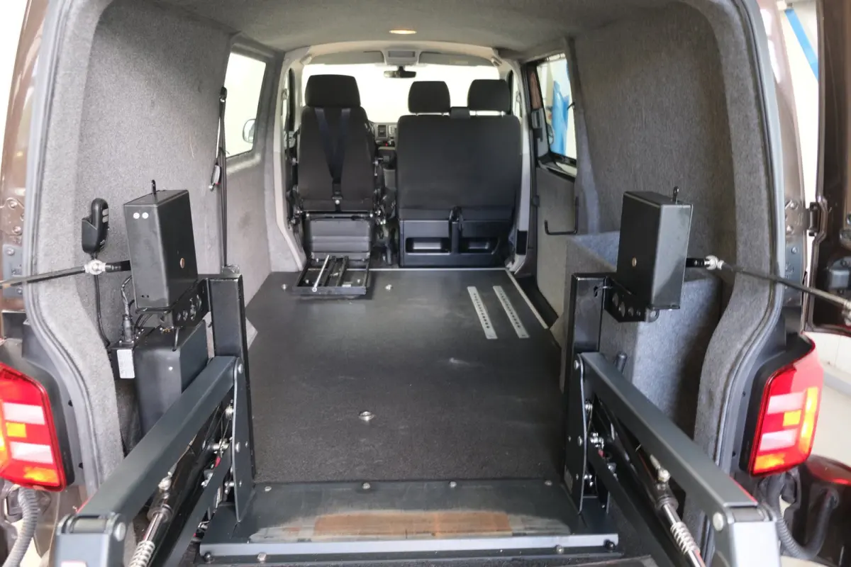 2.0 TDI L2H1 DC Highline > Marge < > Rolstoel Bus <