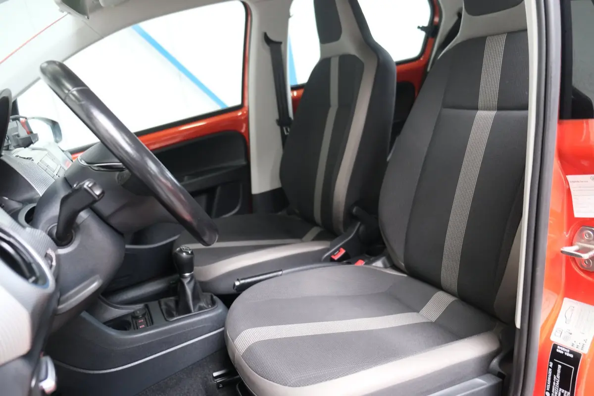 Up! 1.0 TSI BMT high up! - N.A.P. Airco, Cruise, Stoelverwarming, Camera.