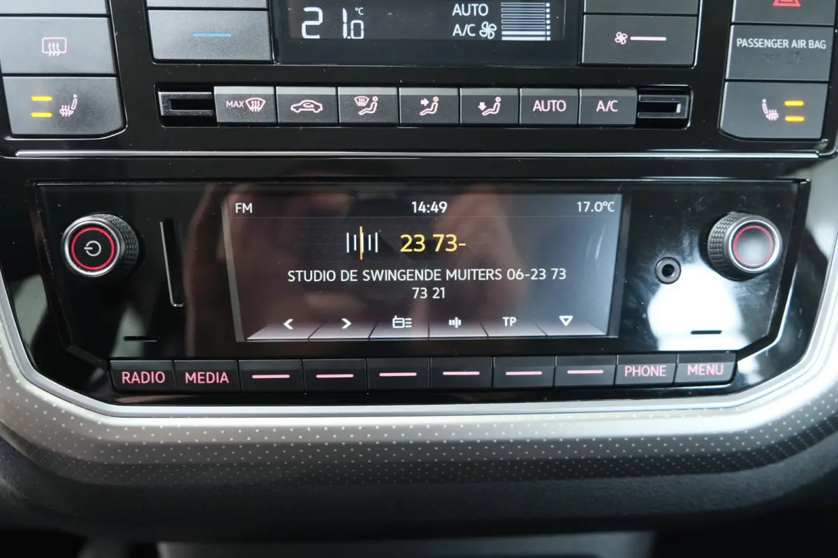 Up! 1.0 TSI BMT high up! - N.A.P. Airco, Cruise, Stoelverwarming, Camera.