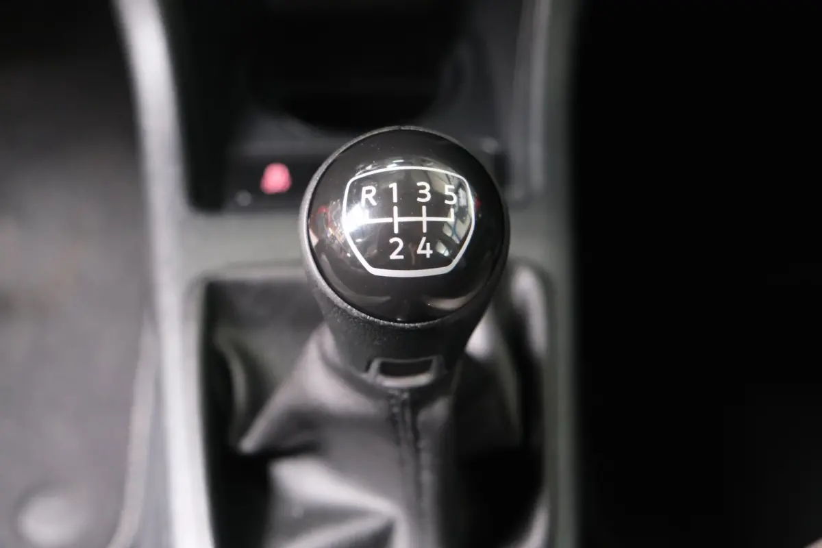 Up! 1.0 TSI BMT high up! - N.A.P. Airco, Cruise, Stoelverwarming, Camera.