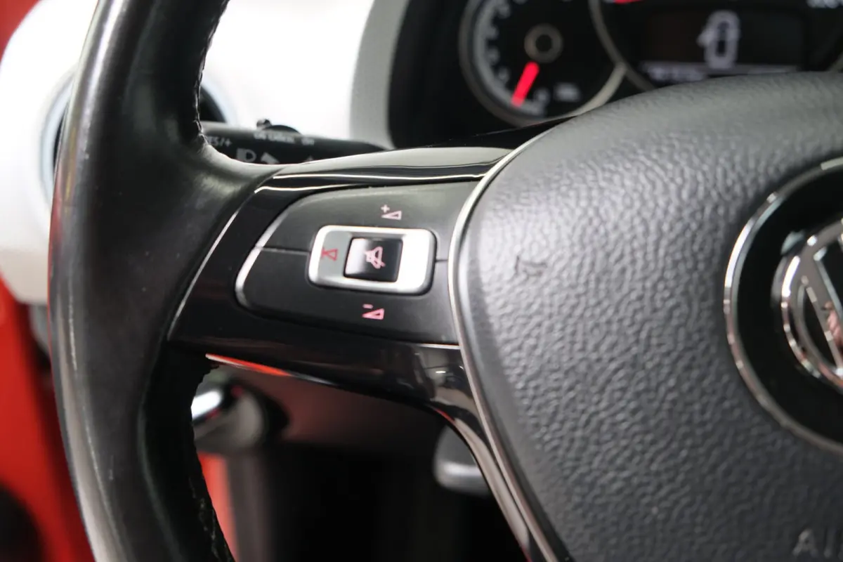 Up! 1.0 TSI BMT high up! - N.A.P. Airco, Cruise, Stoelverwarming, Camera.