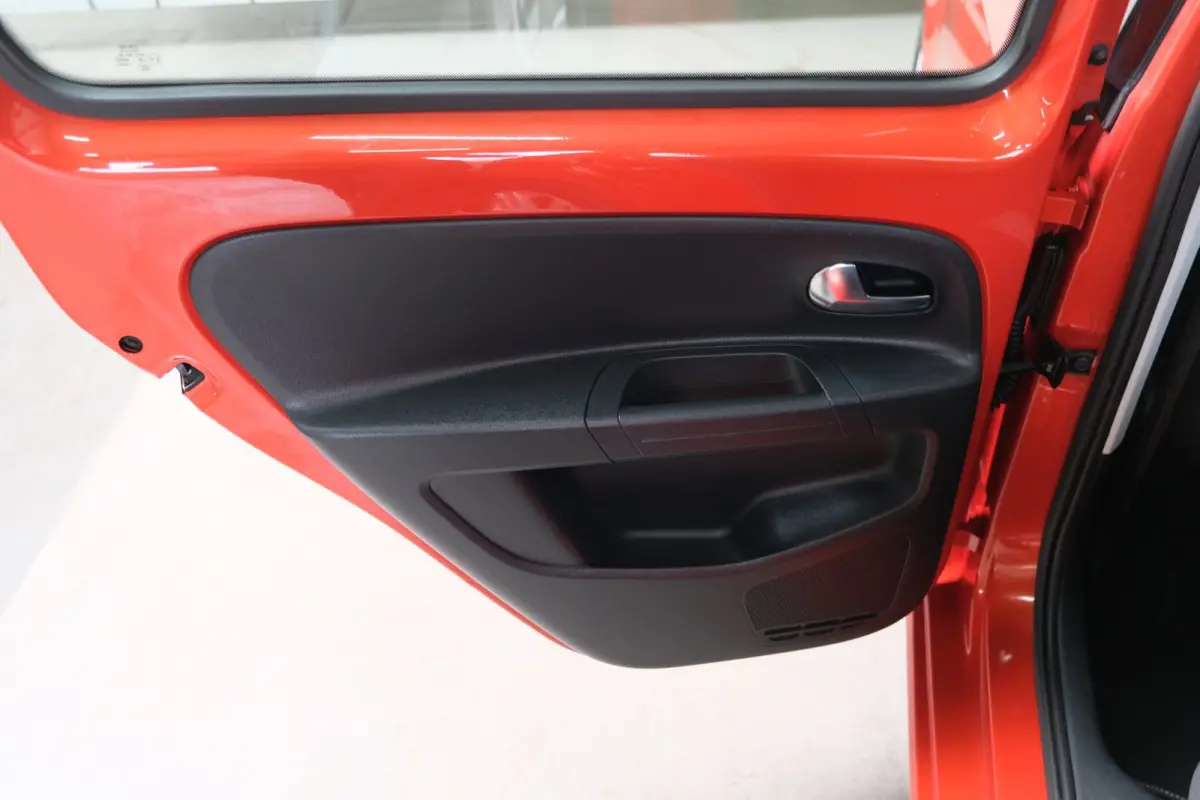 Up! 1.0 TSI BMT high up! - N.A.P. Airco, Cruise, Stoelverwarming, Camera.