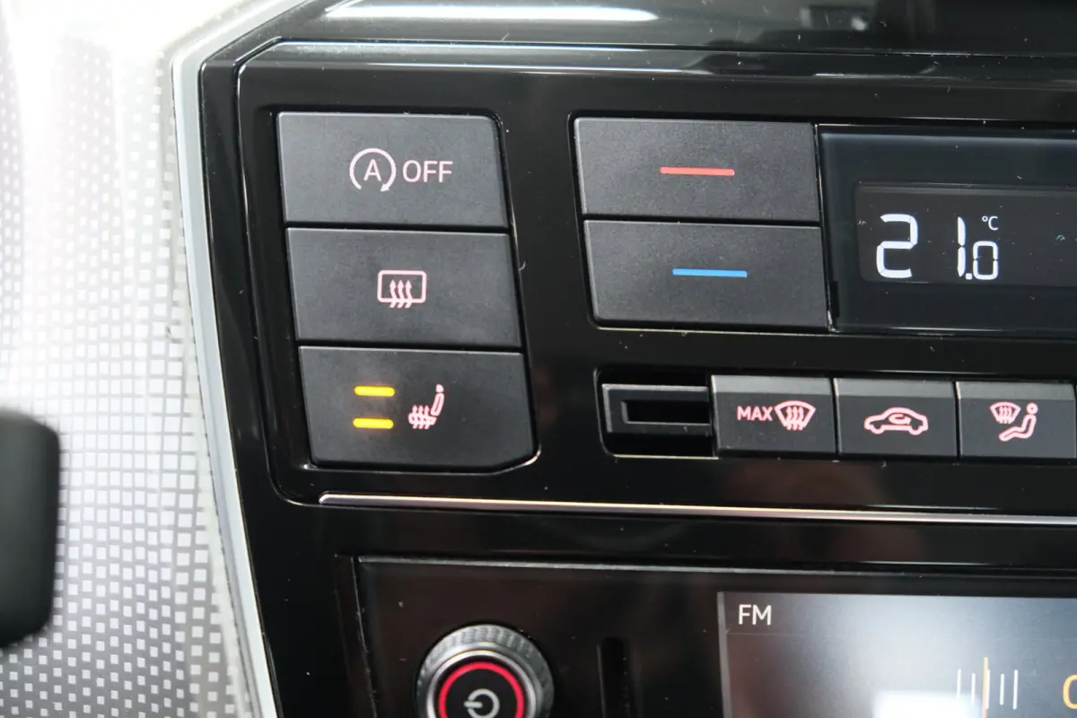 Up! 1.0 TSI BMT high up! - N.A.P. Airco, Cruise, Stoelverwarming, Camera.