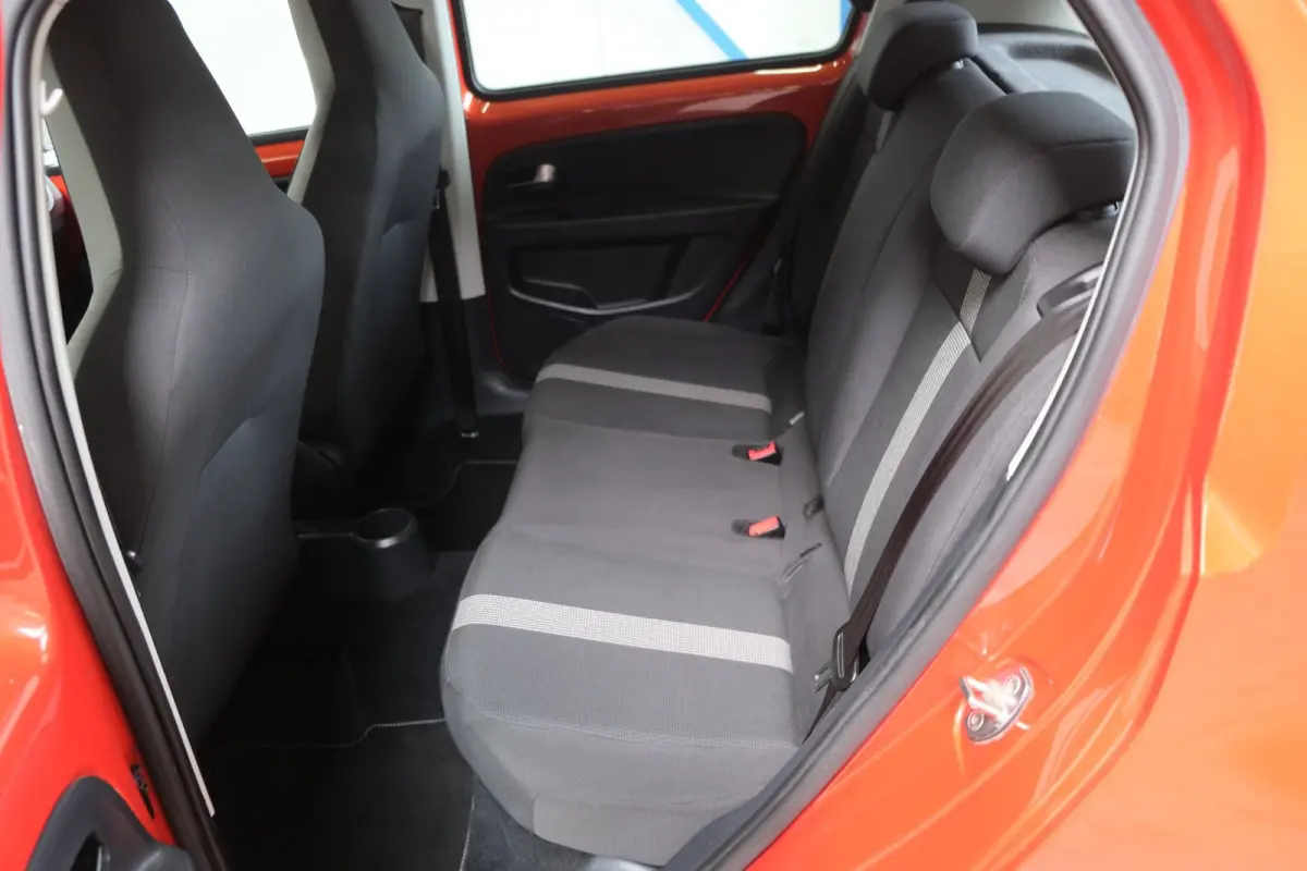 Up! 1.0 TSI BMT high up! - N.A.P. Airco, Cruise, Stoelverwarming, Camera.