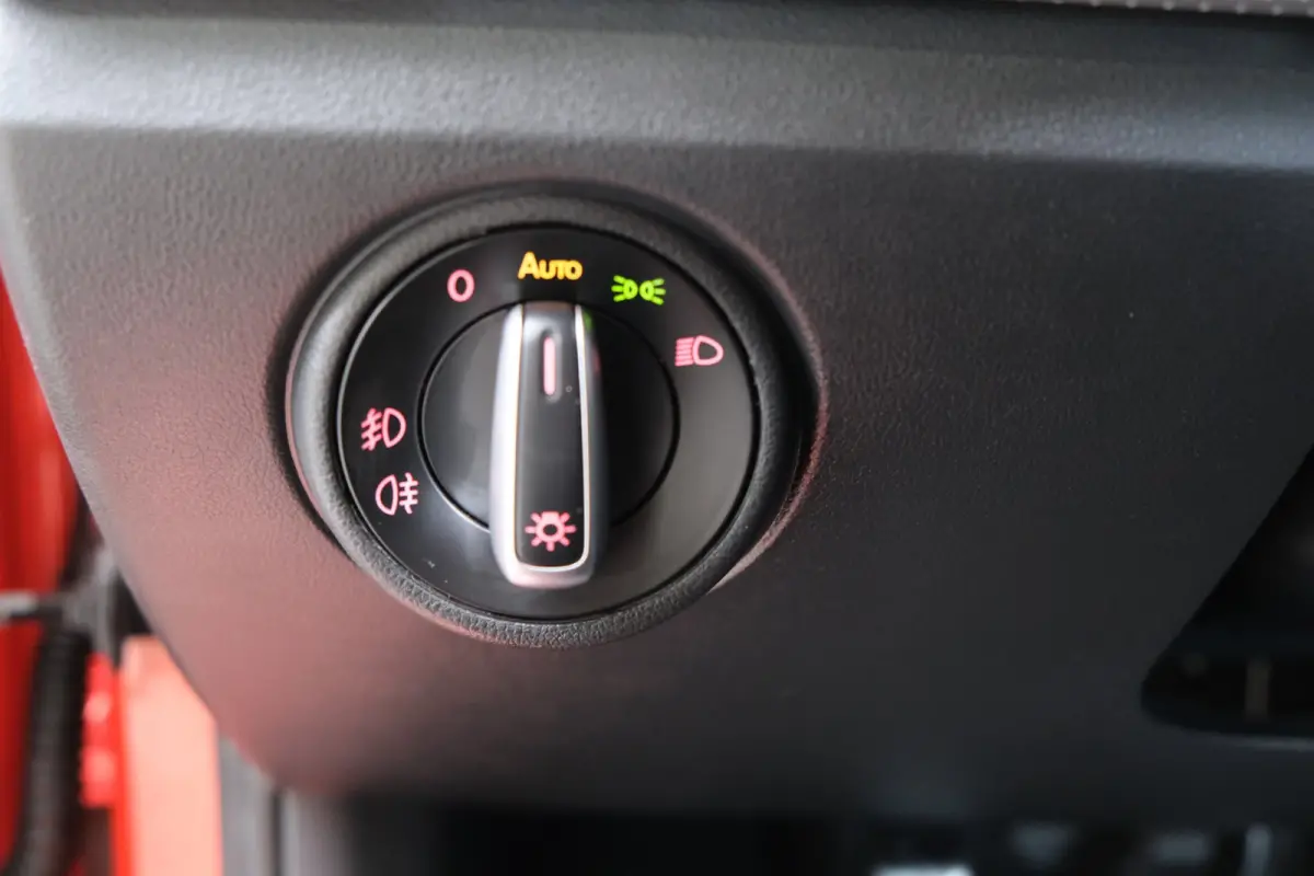 Up! 1.0 TSI BMT high up! - N.A.P. Airco, Cruise, Stoelverwarming, Camera.