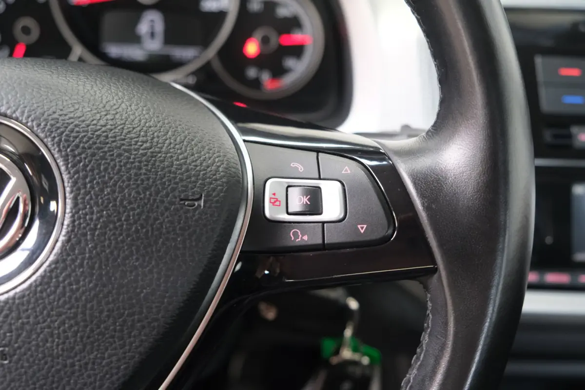 Up! 1.0 TSI BMT high up! - N.A.P. Airco, Cruise, Stoelverwarming, Camera.