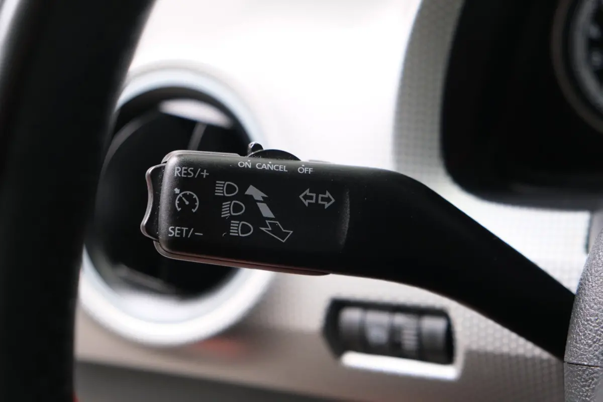 Up! 1.0 TSI BMT high up! - N.A.P. Airco, Cruise, Stoelverwarming, Camera.