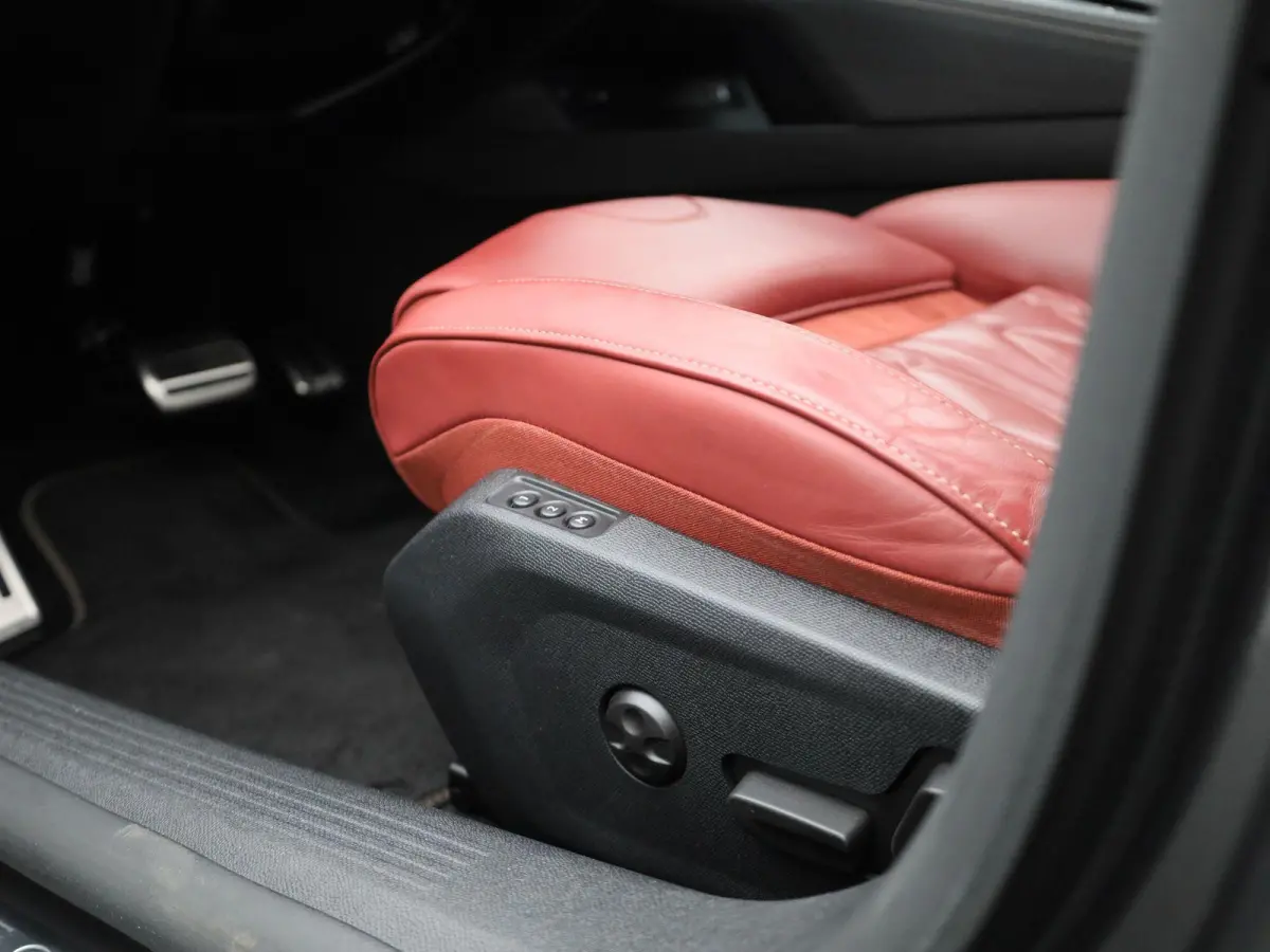 1.6 Hybrid 225 e-EAT8 GT | PANORAMADAK | ACHTERUITRIJCAMERA | ELEKTRISCHE KOFFERKLEP | LEDEREN BEKLEDING | STOELVERWARMING |