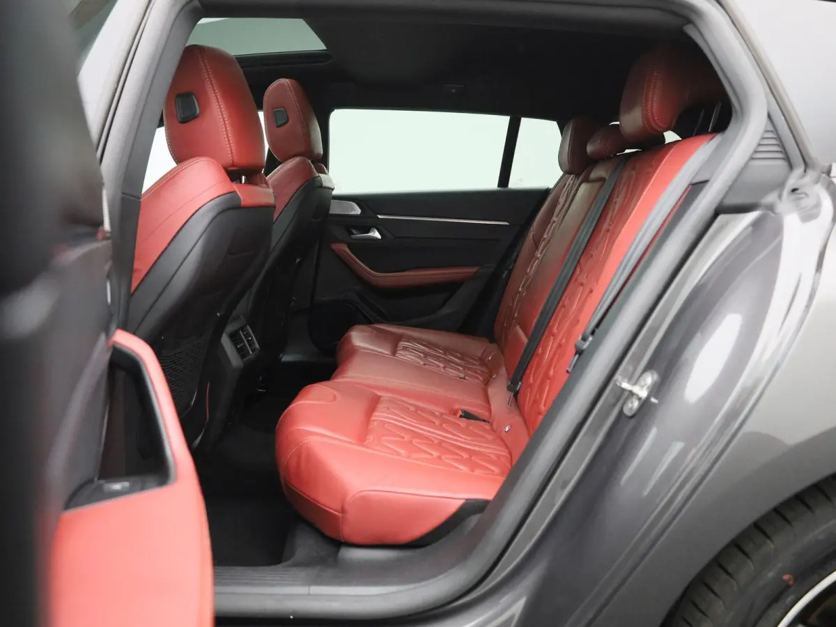 1.6 Hybrid 225 e-EAT8 GT | PANORAMADAK | ACHTERUITRIJCAMERA | ELEKTRISCHE KOFFERKLEP | LEDEREN BEKLEDING | STOELVERWARMING |