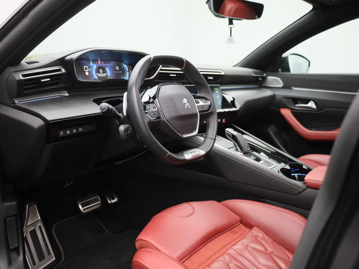 1.6 Hybrid 225 e-EAT8 GT | PANORAMADAK | ACHTERUITRIJCAMERA | ELEKTRISCHE KOFFERKLEP | LEDEREN BEKLEDING | STOELVERWARMING |