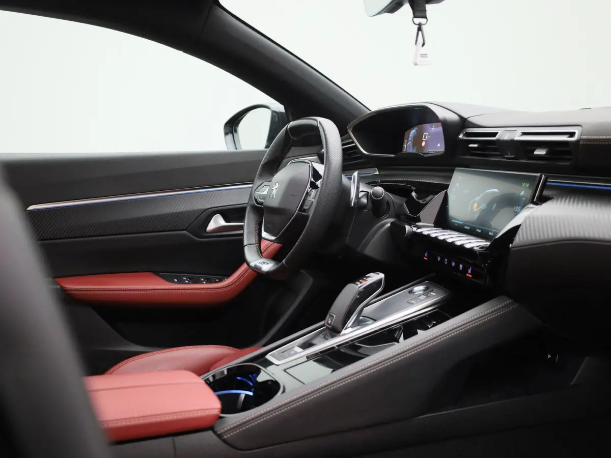 1.6 Hybrid 225 e-EAT8 GT | PANORAMADAK | ACHTERUITRIJCAMERA | ELEKTRISCHE KOFFERKLEP | LEDEREN BEKLEDING | STOELVERWARMING |