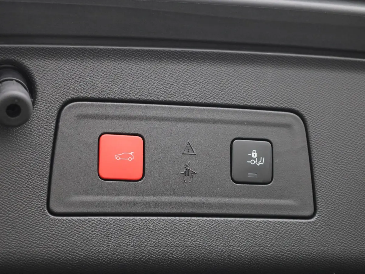 1.6 Hybrid 225 e-EAT8 GT | PANORAMADAK | ACHTERUITRIJCAMERA | ELEKTRISCHE KOFFERKLEP | LEDEREN BEKLEDING | STOELVERWARMING |