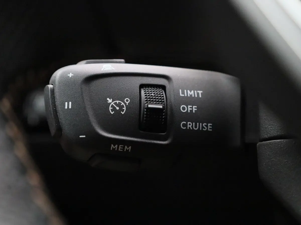 1.6 Hybrid 225 e-EAT8 GT | PANORAMADAK | ACHTERUITRIJCAMERA | ELEKTRISCHE KOFFERKLEP | LEDEREN BEKLEDING | STOELVERWARMING |
