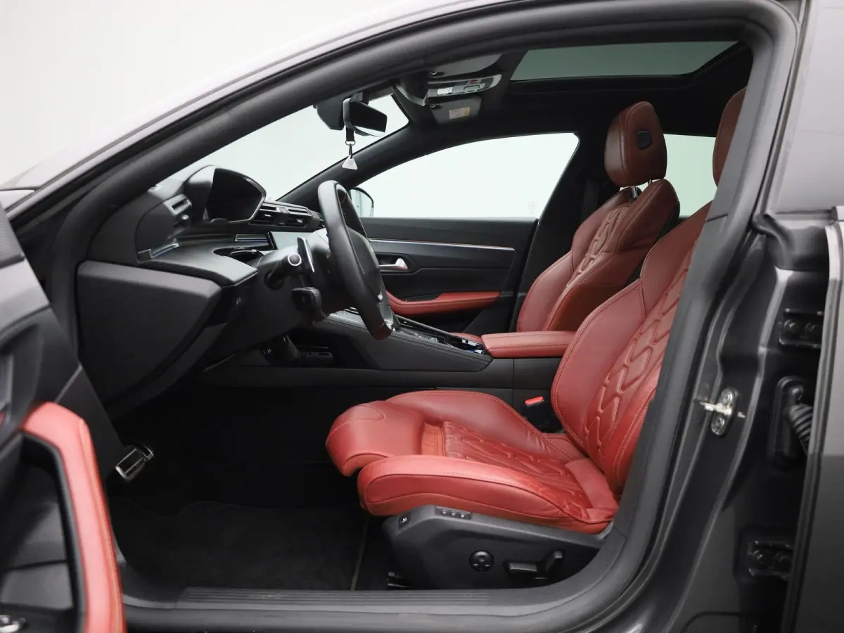 1.6 Hybrid 225 e-EAT8 GT | PANORAMADAK | ACHTERUITRIJCAMERA | ELEKTRISCHE KOFFERKLEP | LEDEREN BEKLEDING | STOELVERWARMING |