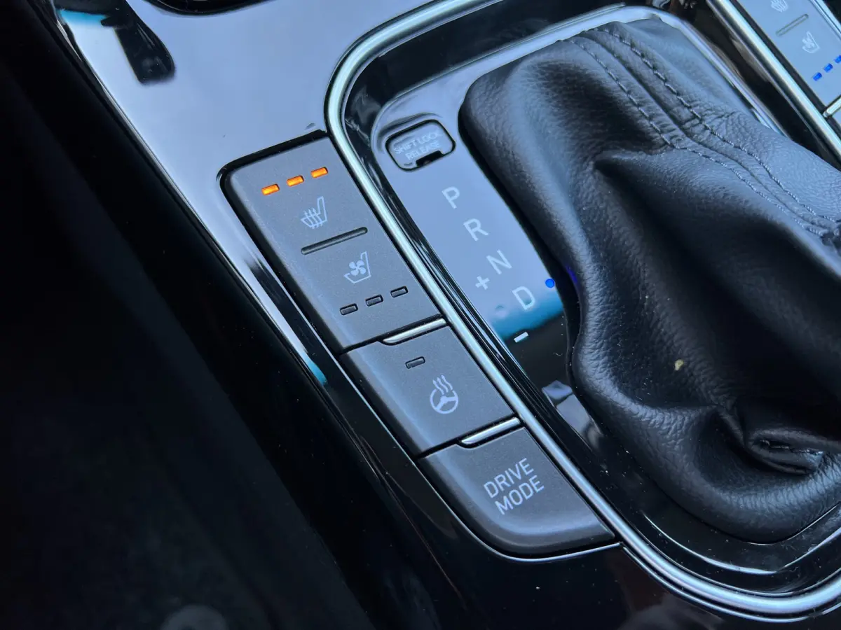 1.6 T-GDi Premium Automaat | Camera | Carplay | Climate controle | Lederen bekleding | Bestuurdersstoel met geheugen | Dodehoek detectie | Draadloos laden | Full LED | Keyless entry | Stoelv