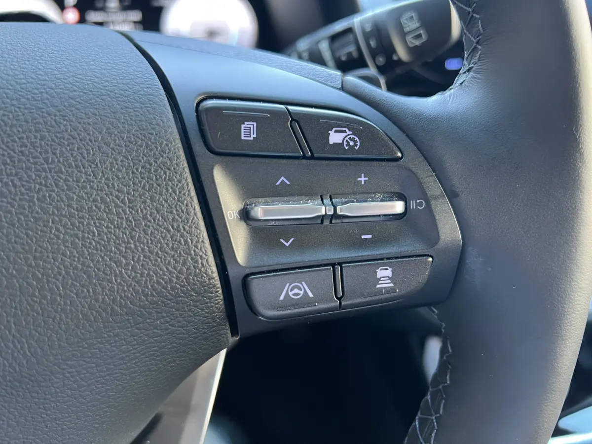 1.6 T-GDi Premium Automaat | Camera | Carplay | Climate controle | Lederen bekleding | Bestuurdersstoel met geheugen | Dodehoek detectie | Draadloos laden | Full LED | Keyless entry | Stoelv