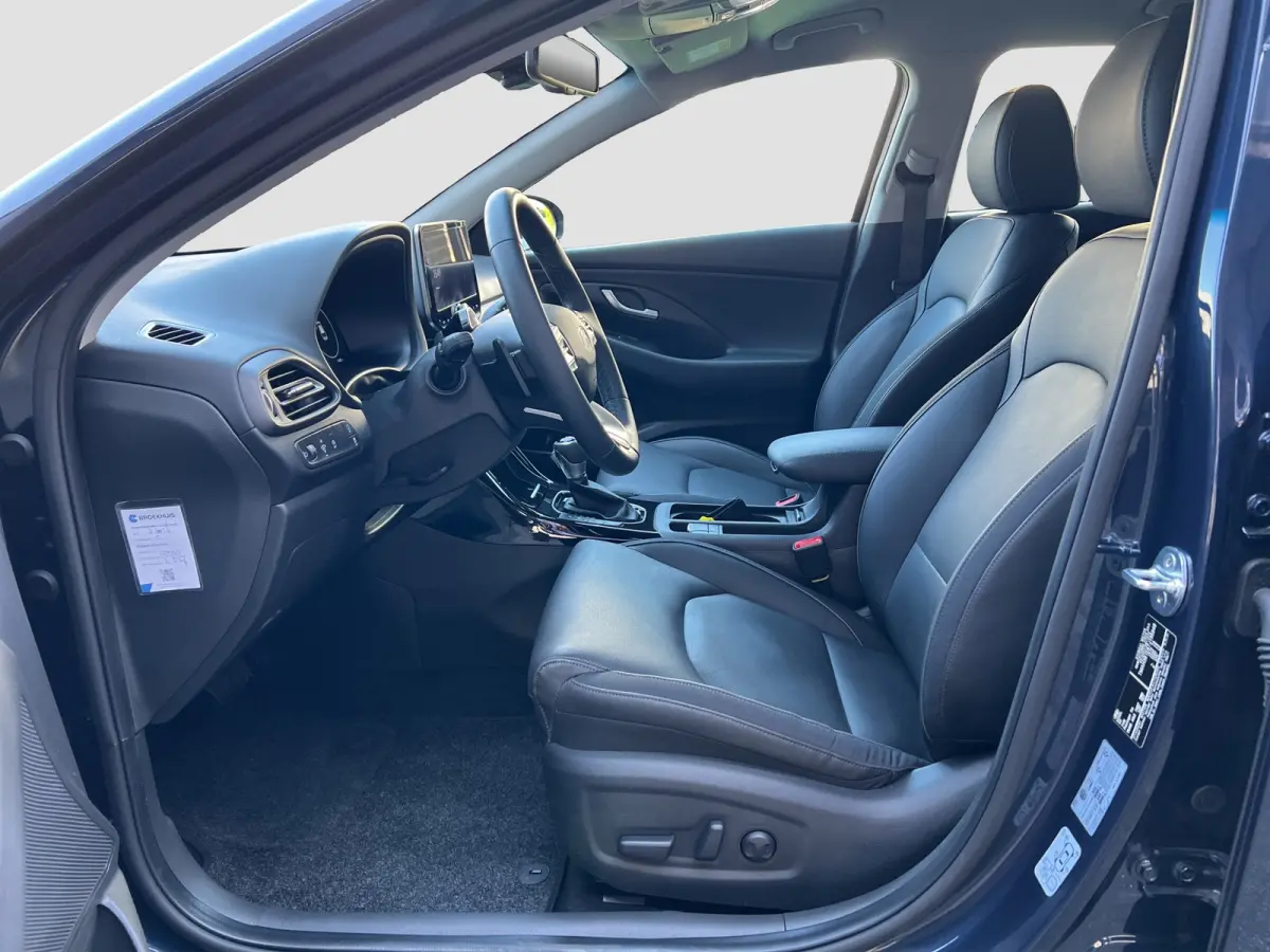 1.6 T-GDi Premium Automaat | Camera | Carplay | Climate controle | Lederen bekleding | Bestuurdersstoel met geheugen | Dodehoek detectie | Draadloos laden | Full LED | Keyless entry | Stoelv