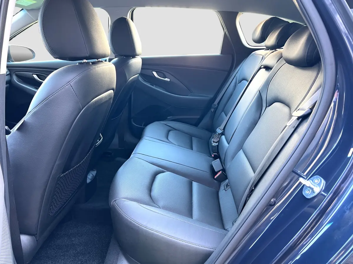 1.6 T-GDi Premium Automaat | Camera | Carplay | Climate controle | Lederen bekleding | Bestuurdersstoel met geheugen | Dodehoek detectie | Draadloos laden | Full LED | Keyless entry | Stoelv