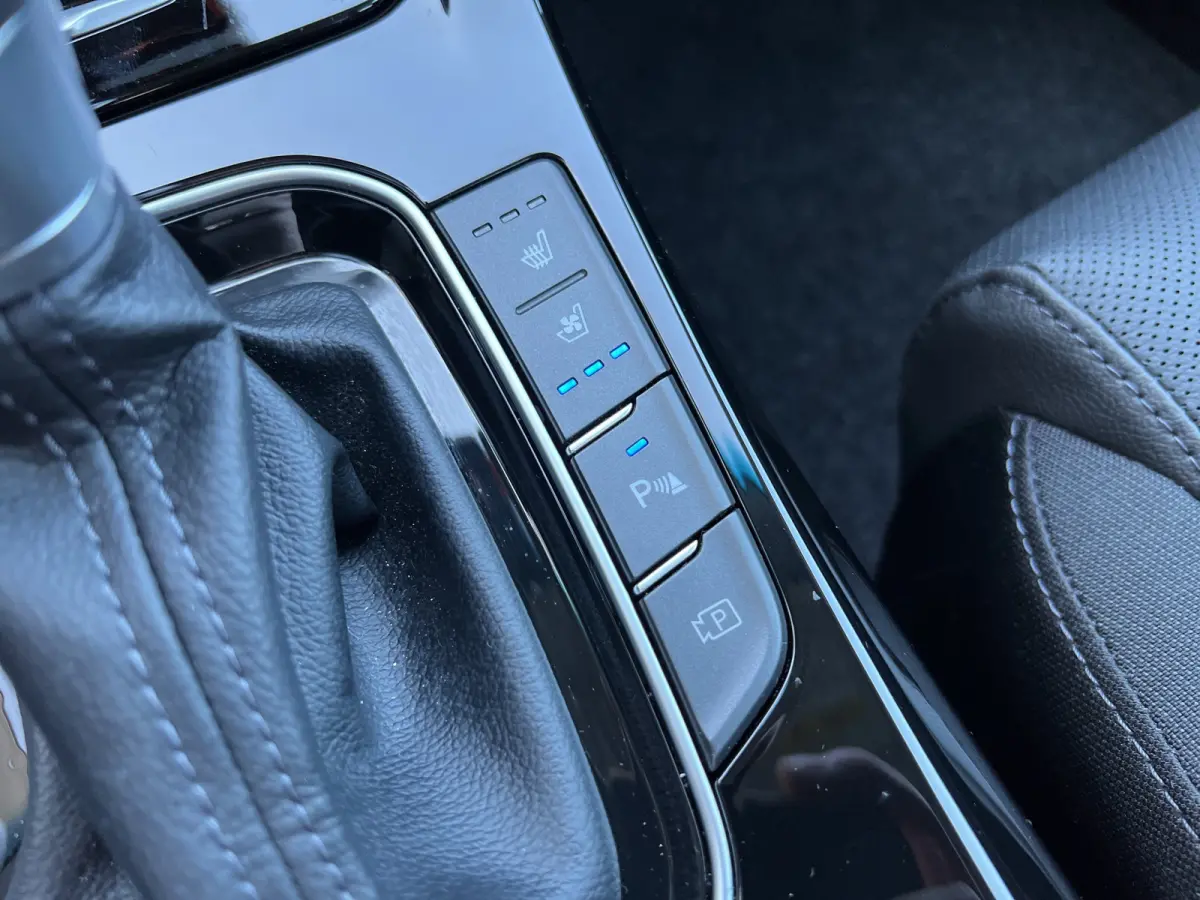 1.6 T-GDi Premium Automaat | Camera | Carplay | Climate controle | Lederen bekleding | Bestuurdersstoel met geheugen | Dodehoek detectie | Draadloos laden | Full LED | Keyless entry | Stoelv